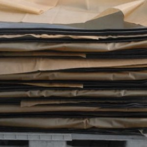 Pressa idraulica per vulcanizzazione articoli